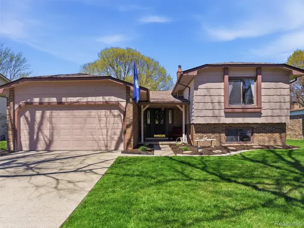 1373 Glenwood DR, Troycity_oakland, MI 48083