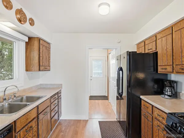 329 Lansing DR, Waterfordchartertownship_oakland, MI 48328