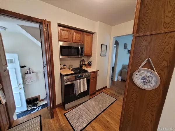 2108 McLain AVE, Lincolnparkcity_wayne, MI 48146