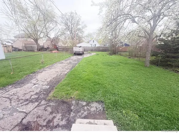 1604 E Meyers AVE, Hazelparkcity_oakland, MI 48030