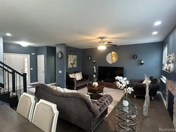 23507 King DR, Clintonchartertownship_macomb, MI 48035