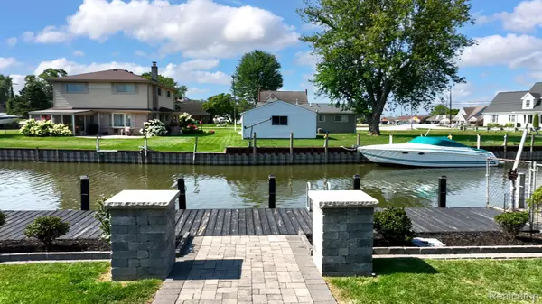 39611 Lakeshore DR, Harrisonchartertownship_macomb, MI 48045
