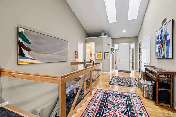 6426 Country Shire LN, Westbloomfieldchartertownship_oakland, MI 48323