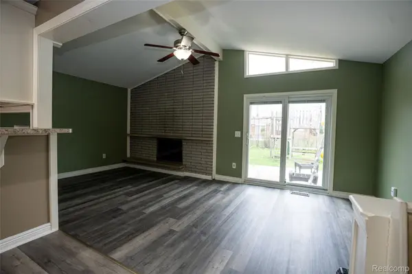 32514 Gainsborough DR, Warrencity_macomb, MI 48088