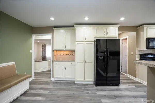 32514 Gainsborough DR, Warrencity_macomb, MI 48088