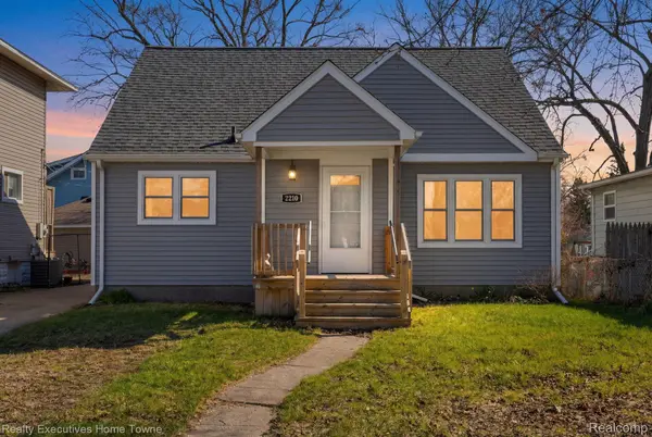 2210 Griswold ST, Porthuroncity_stclair, MI 48060