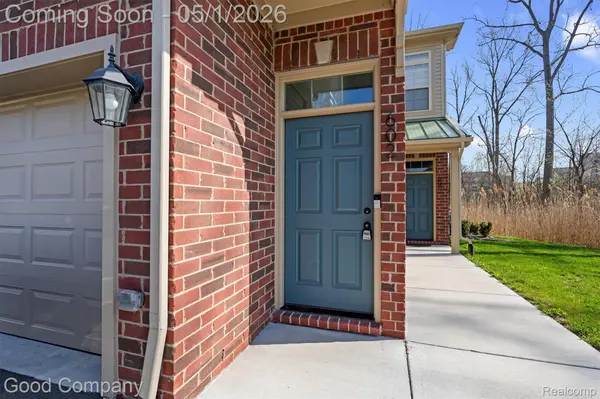 602 Pointe DR, Walledlakecity_oakland, MI 48390