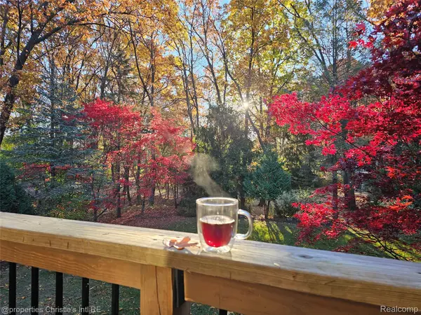 1168 Eagle Nest DR, Milfordchartertownship_oakland, MI 48381