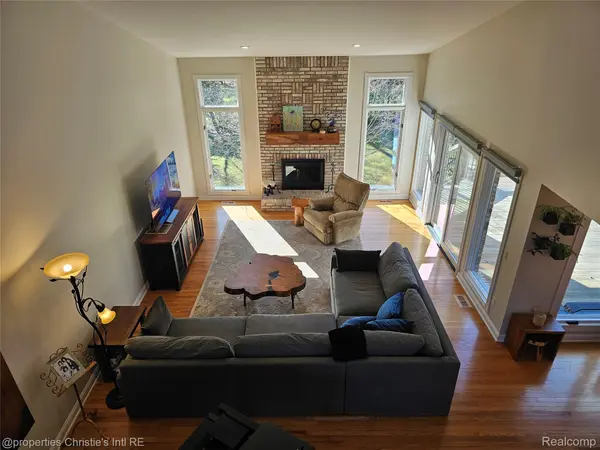 1168 Eagle Nest DR, Milfordchartertownship_oakland, MI 48381