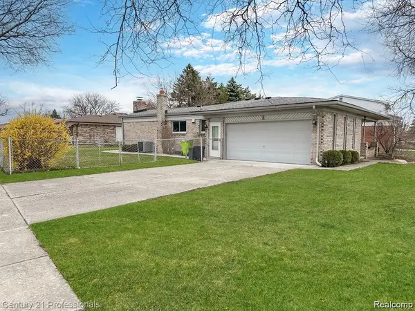 3007 Warrington DR, Sterlingheightscity_macomb, MI 48310