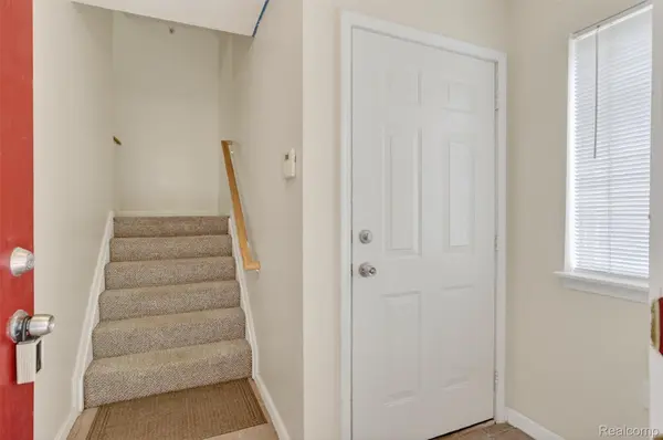 863 Amanda LN, Pontiaccity_oakland, MI 48340