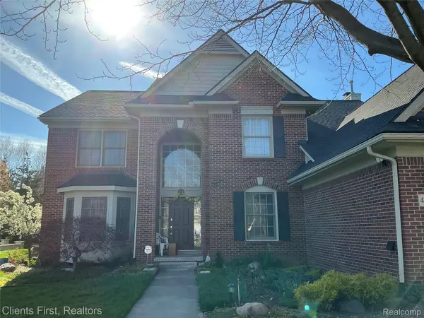 41074 Scarborough LN, Novicity_oakland, MI 48375