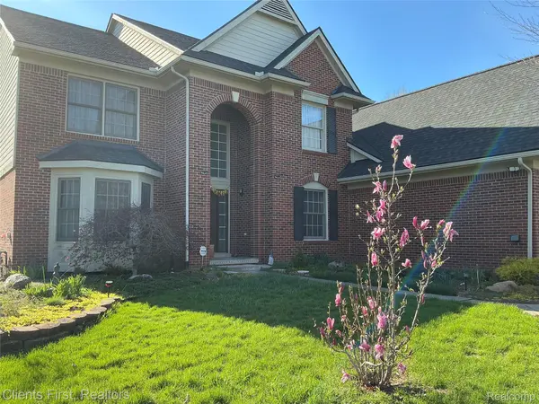 41074 Scarborough LN, Novicity_oakland, MI 48375