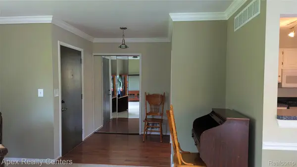 41682 Bedford DR, Cantonchartertownship_wayne, MI 48187