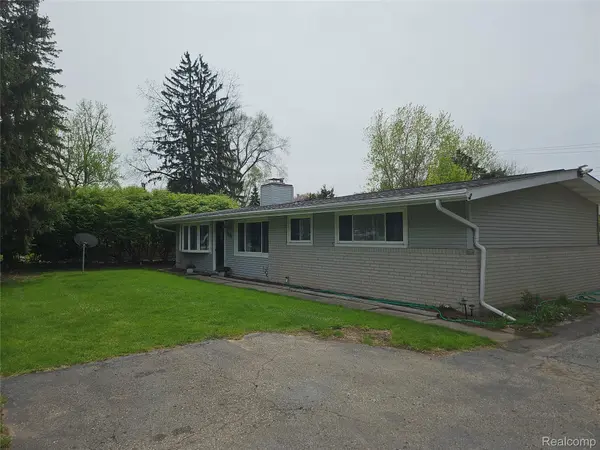 2121 S Commerce RD, Wolverinelakevillage_oakland, MI 48390