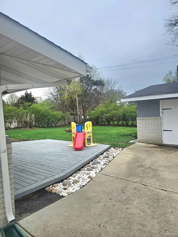 2121 S Commerce RD, Wolverinelakevillage_oakland, MI 48390