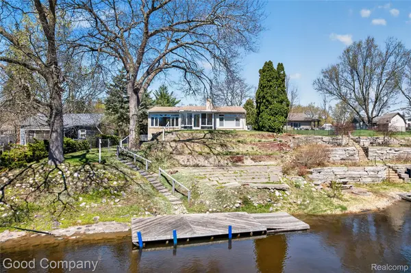 3463 Coseyburn RD, Waterfordchartertownship_oakland, MI 48329