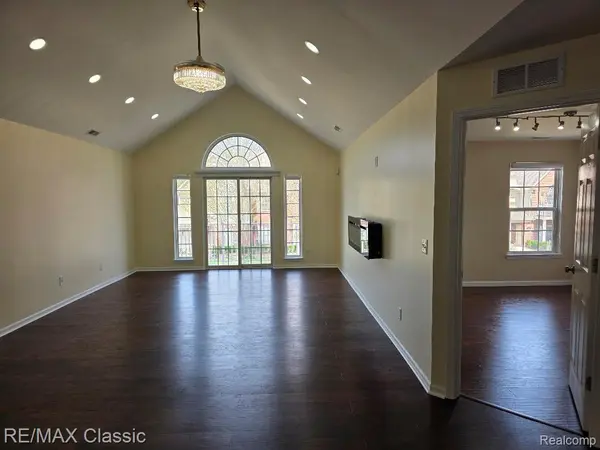 8469 Heywood CIR, Sterlingheightscity_macomb, MI 48312