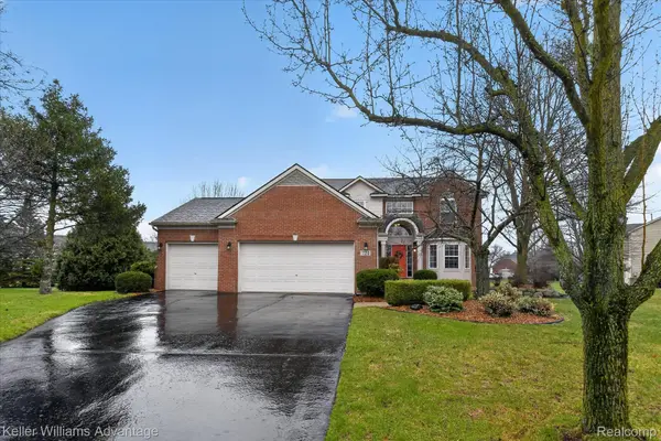 721 Remington CT, Commerce Charter Township, MI 48382