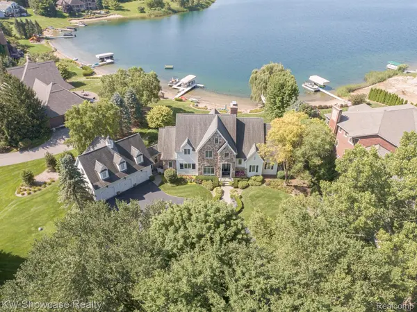 4334 Terra Ridge DR, Milfordchartertownship_oakland, MI 48381