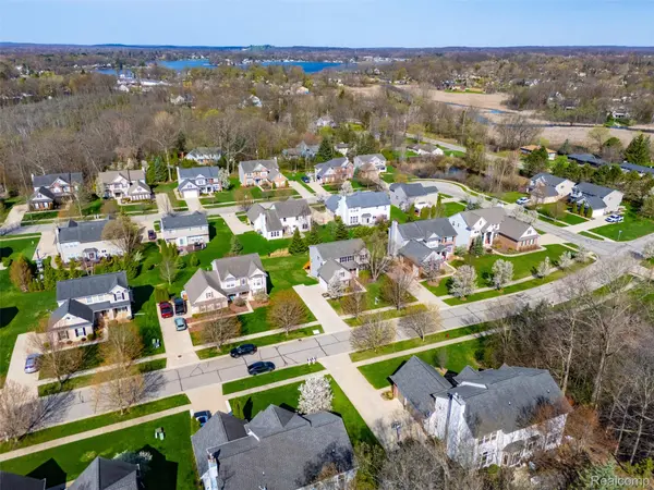 58 Blackberry DR, Whitelakechartertownship_oakland, MI 48386