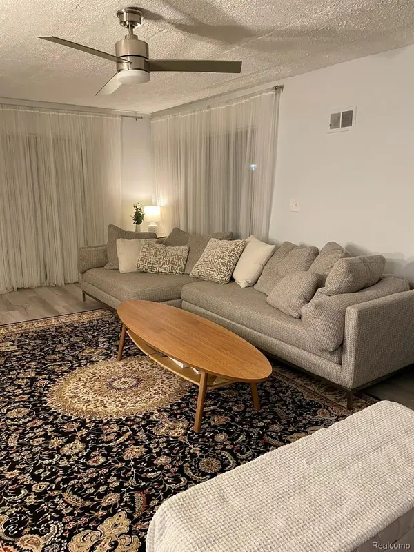 18344 UNIVERSITY PARK DR, Livoniacity_wayne, MI 48152