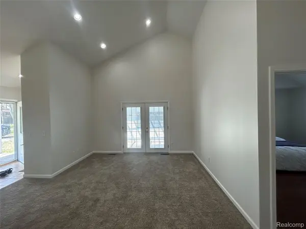 3165 Chenoa ST, Commercechartertownship_oakland, MI 48382