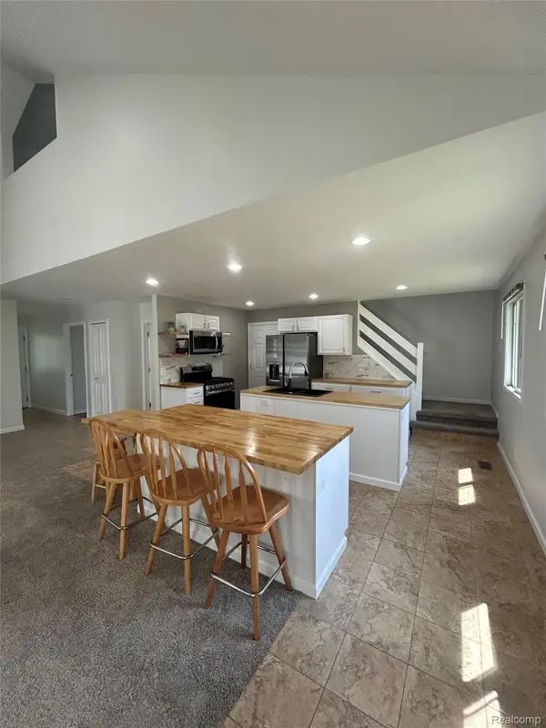 3165 Chenoa ST, Commercechartertownship_oakland, MI 48382