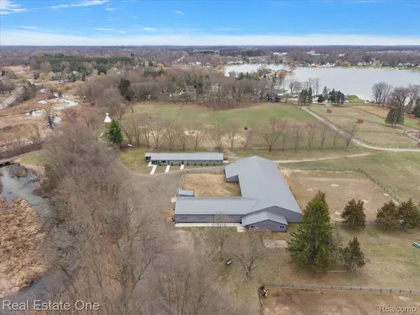 1050 Oxbow Lake RD, Whitelakechartertownship_oakland, MI 48386