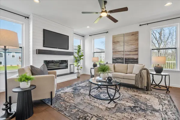 8249 Starina CT, Greenoaktownship_livingston, MI 48116