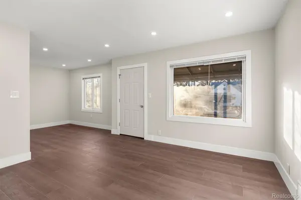 8900 Asbury PARK, Detroitcity_wayne, MI 48228