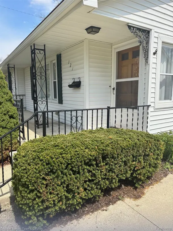 121 S Tompkins ST, Howellcity_livingston, MI 48843