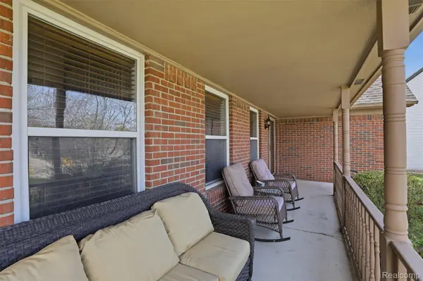54638 Beacon Cove CIR, Newbaltimorecity_macomb, MI 48047
