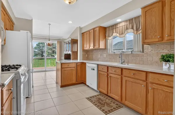 761 Knollwood CIR, Southlyoncity_oakland, MI 48178