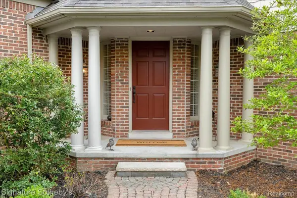 21684 Chase DR, Novicity_oakland, MI 48375