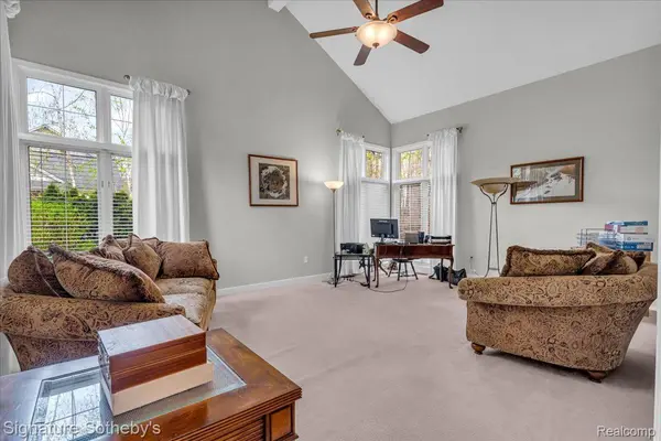 21684 Chase DR, Novicity_oakland, MI 48375