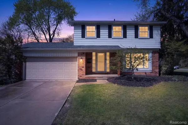 15251 Farmbrook DR, Plymouthchartertownship_wayne, MI 48170