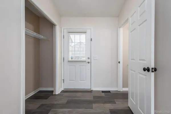 10217 Meadow Crest CT, Grandblancchartertownship_genesee, MI 48442