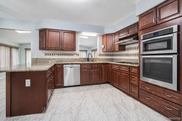 23840 Brentwood DR, Brownstownchartertownship_wayne, MI 48183