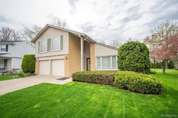 24387 Pinecrest ST, Novicity_oakland, MI 48375