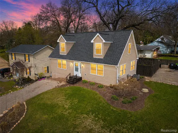 7395 Harrington DR, Hamburgtownship_livingston, MI 48116