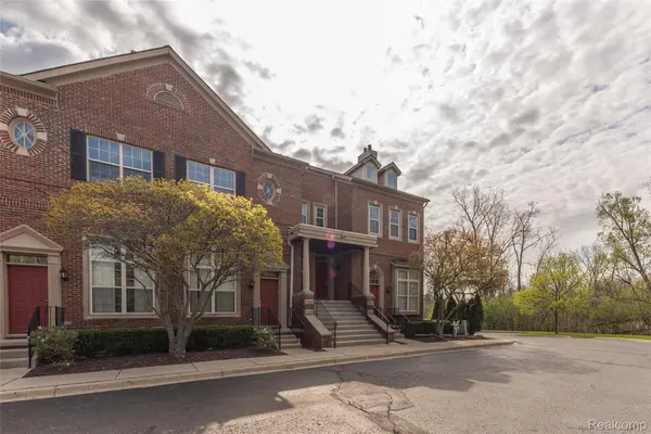 29242 W Glen Oaks, Farmingtonhillscity_oakland, MI 48334