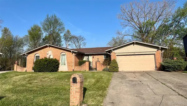37115 Pocahontas DR, Clintonchartertownship_macomb, MI 48036