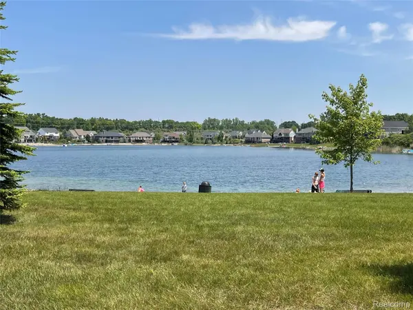 1170 Glass Lake CIR, Oxfordchartertownship_oakland, MI 48371