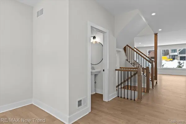 203 Mountain View LN, Milfordvillage_oakland, MI 48381