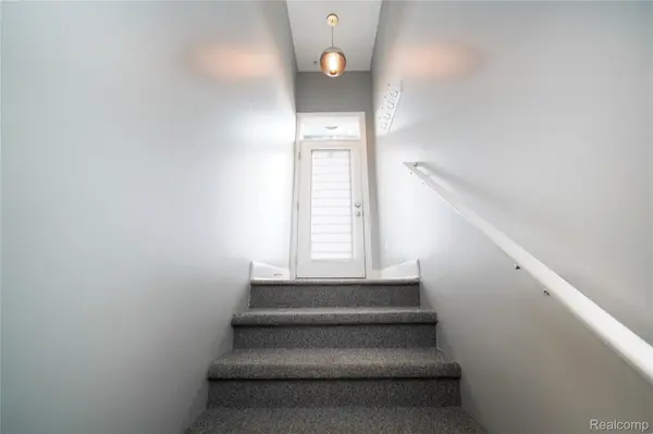 1230 Diamond CT #E, Royaloakcity_oakland, MI 48067