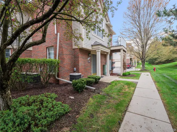 1834 Flagstone CIR #37, Rochestercity_oakland, MI 48307