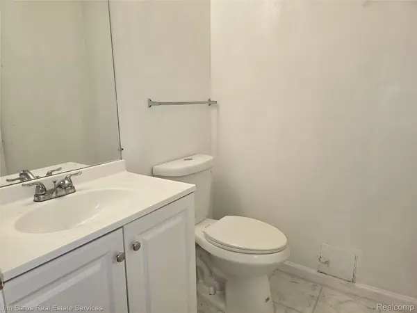 590 Parkview #202 DR, Detroitcity_wayne, MI 48214