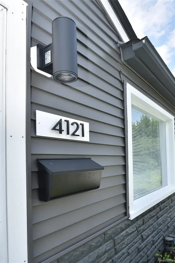 4121 Linwood AVE, Royaloakcity_oakland, MI 48073