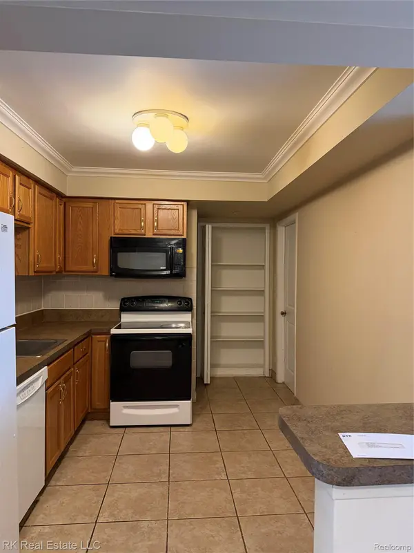 8237 Kennedy CIR, Warrencity_macomb, MI 48093